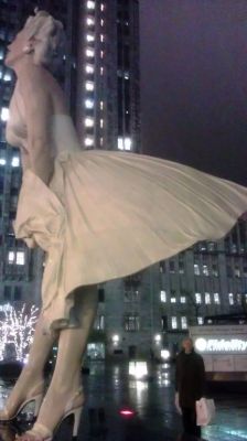 Marilyn Monroe statue on Michigan Avenue in Chicago
