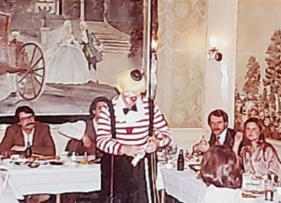 Restaurant with Clown (1)
